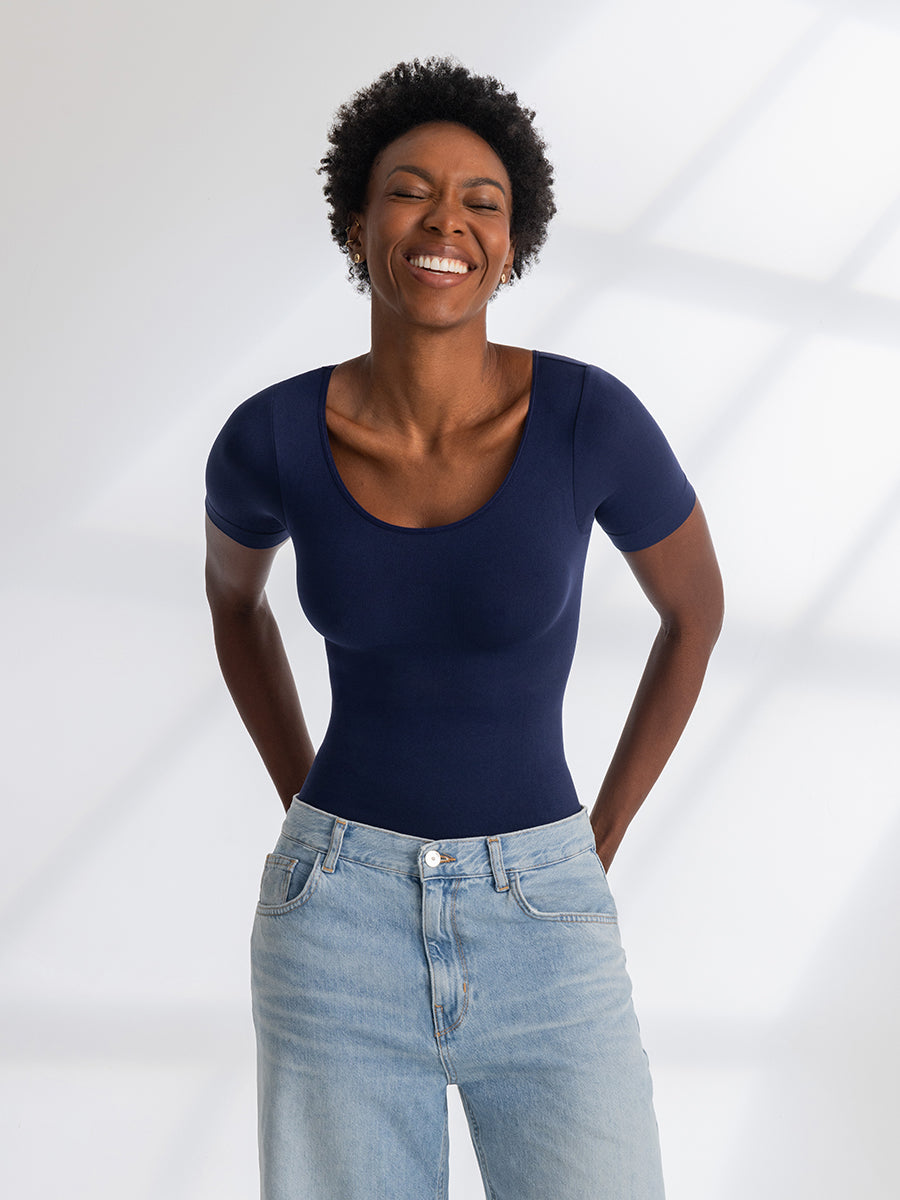 Camiseta Moldeadora Glow Essentials™ de Manga Corta – Suavidad Invisible